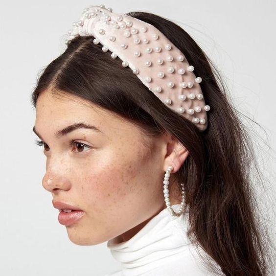 4 Hair Accessories to Watch Out For in 2022 - MAYRAKI