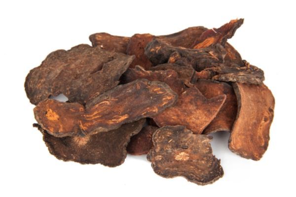 A pile of dried Fo-Ti root slices, a traditional Chinese herb known for its role in promoting hair pigmentation. Fo-Ti is often featured in discussions around the benefits of natural anti-grey treatments due to its historical use in restoring hair color.